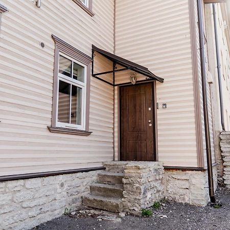 Contact Free Apartments With Free Parking Талин Екстериор снимка