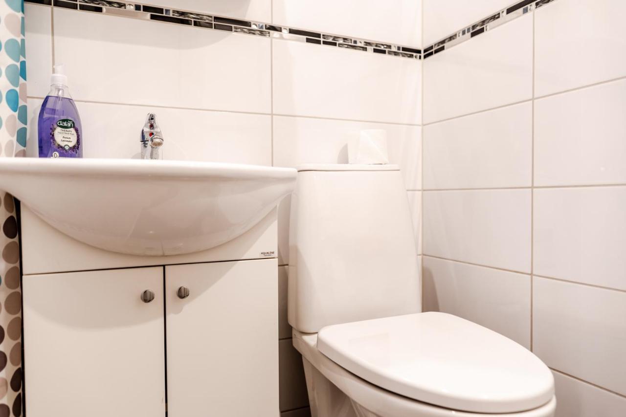 Contact Free Apartments With Free Parking Талин Екстериор снимка