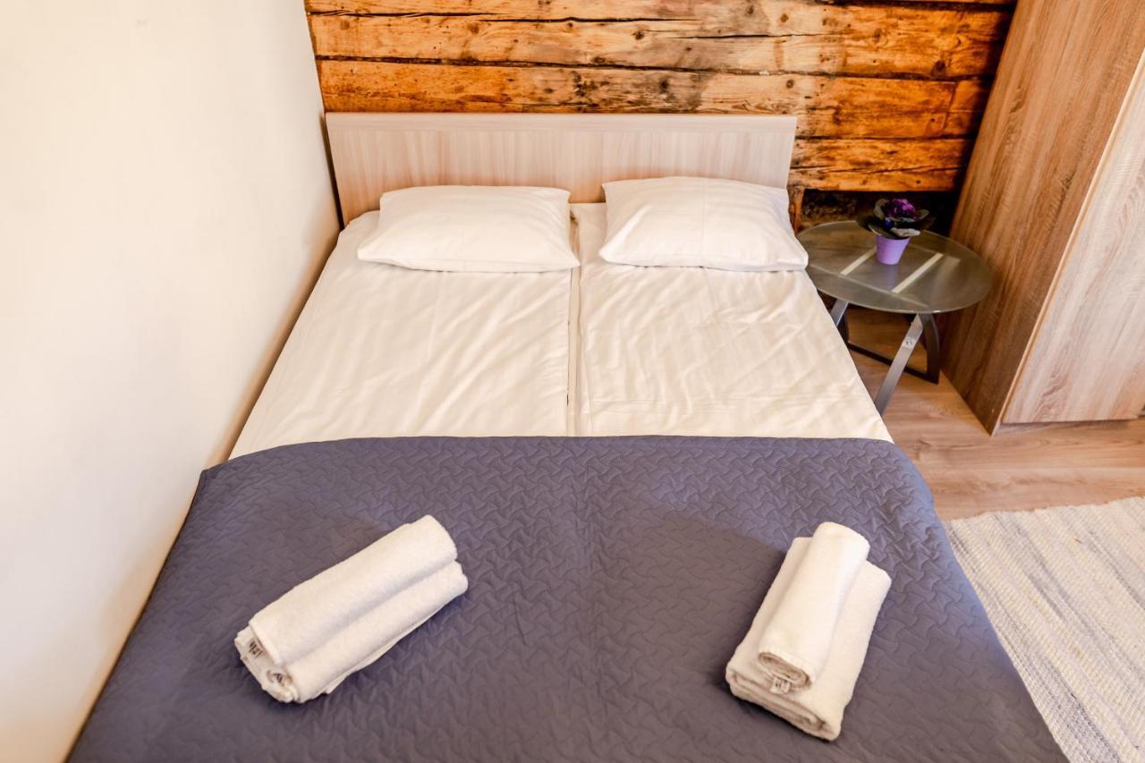 Contact Free Apartments With Free Parking Талин Екстериор снимка