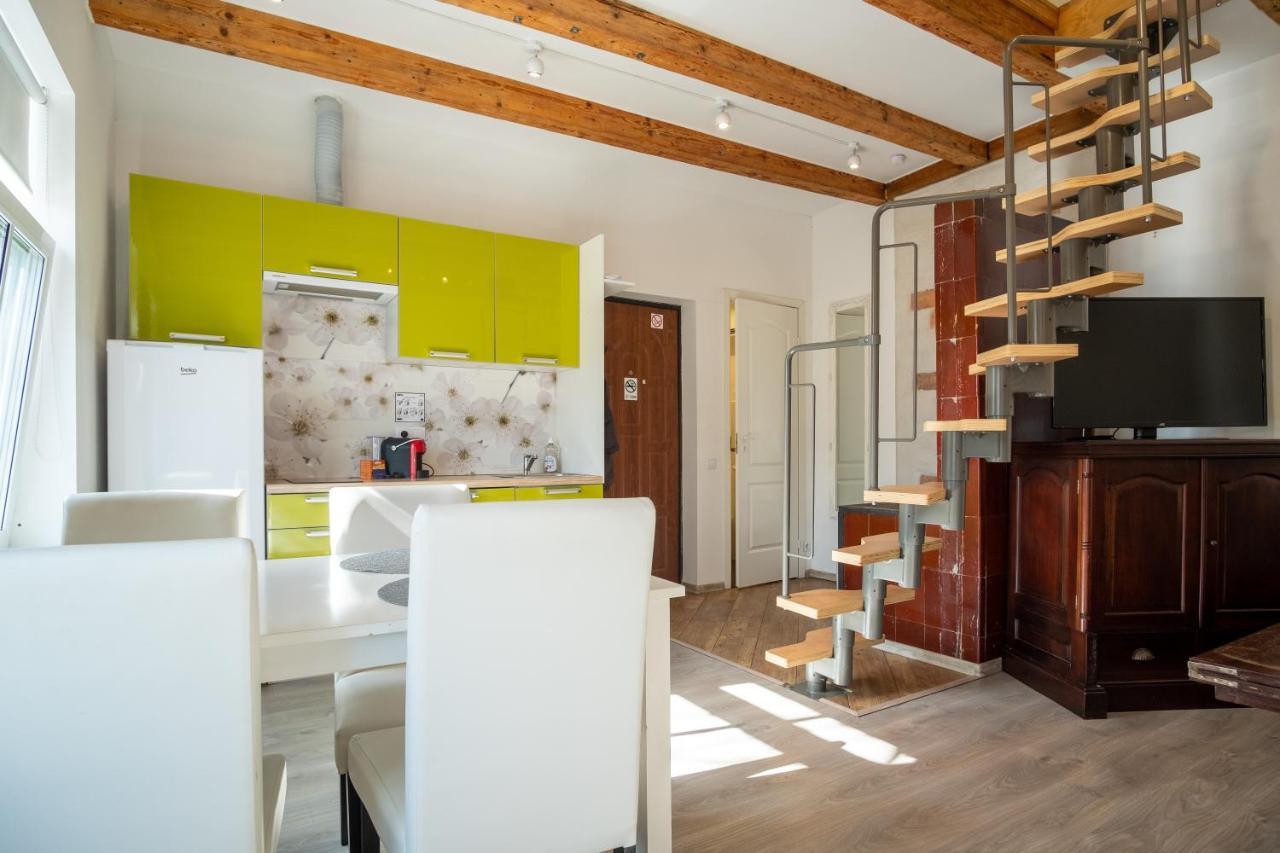 Contact Free Apartments With Free Parking Талин Екстериор снимка