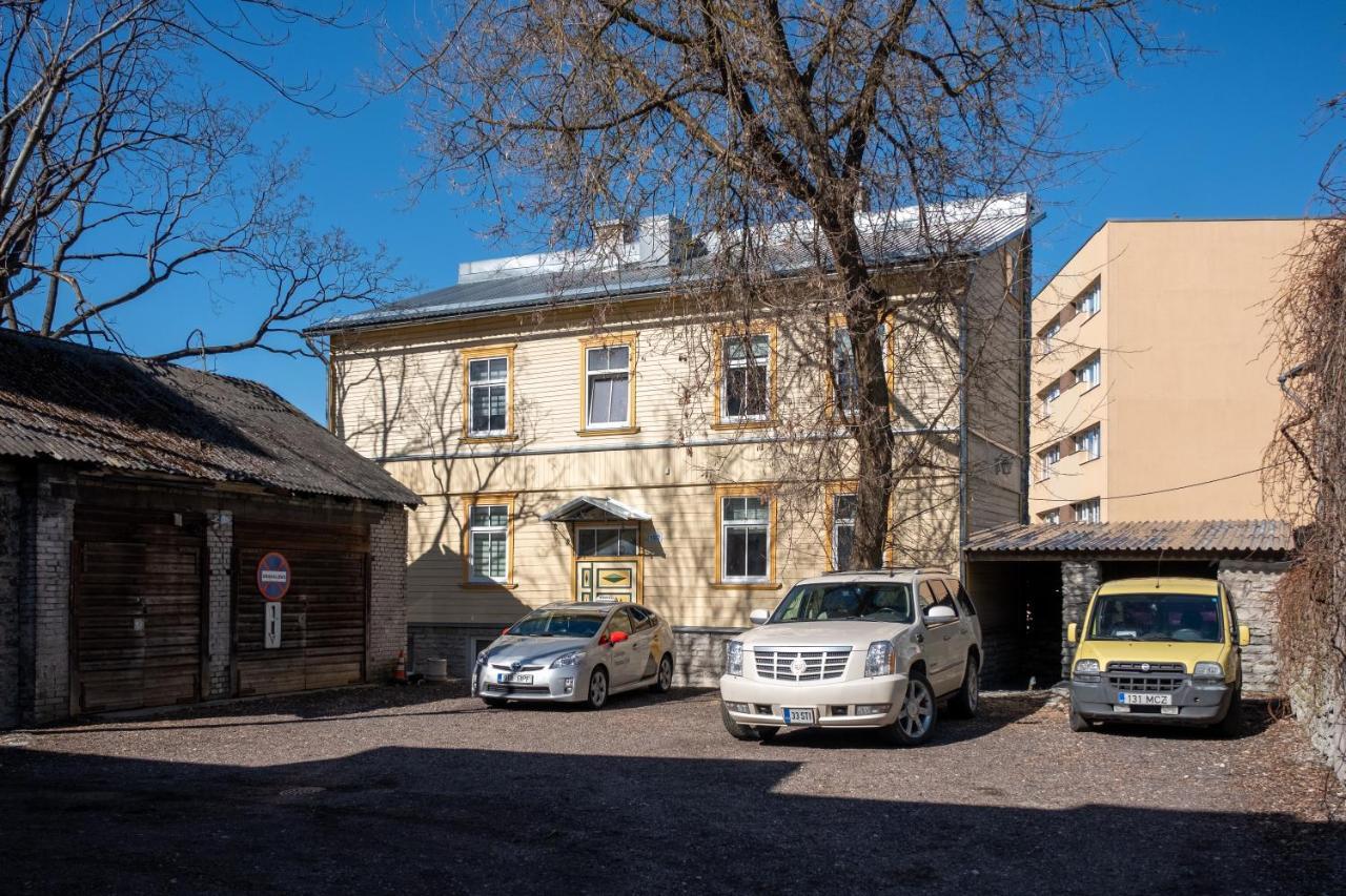 Contact Free Apartments With Free Parking Талин Екстериор снимка