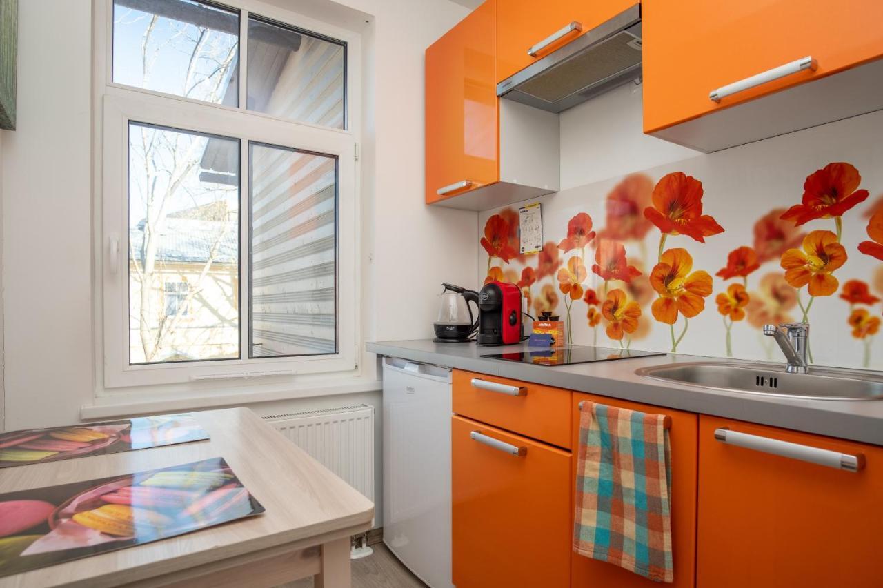 Contact Free Apartments With Free Parking Талин Екстериор снимка