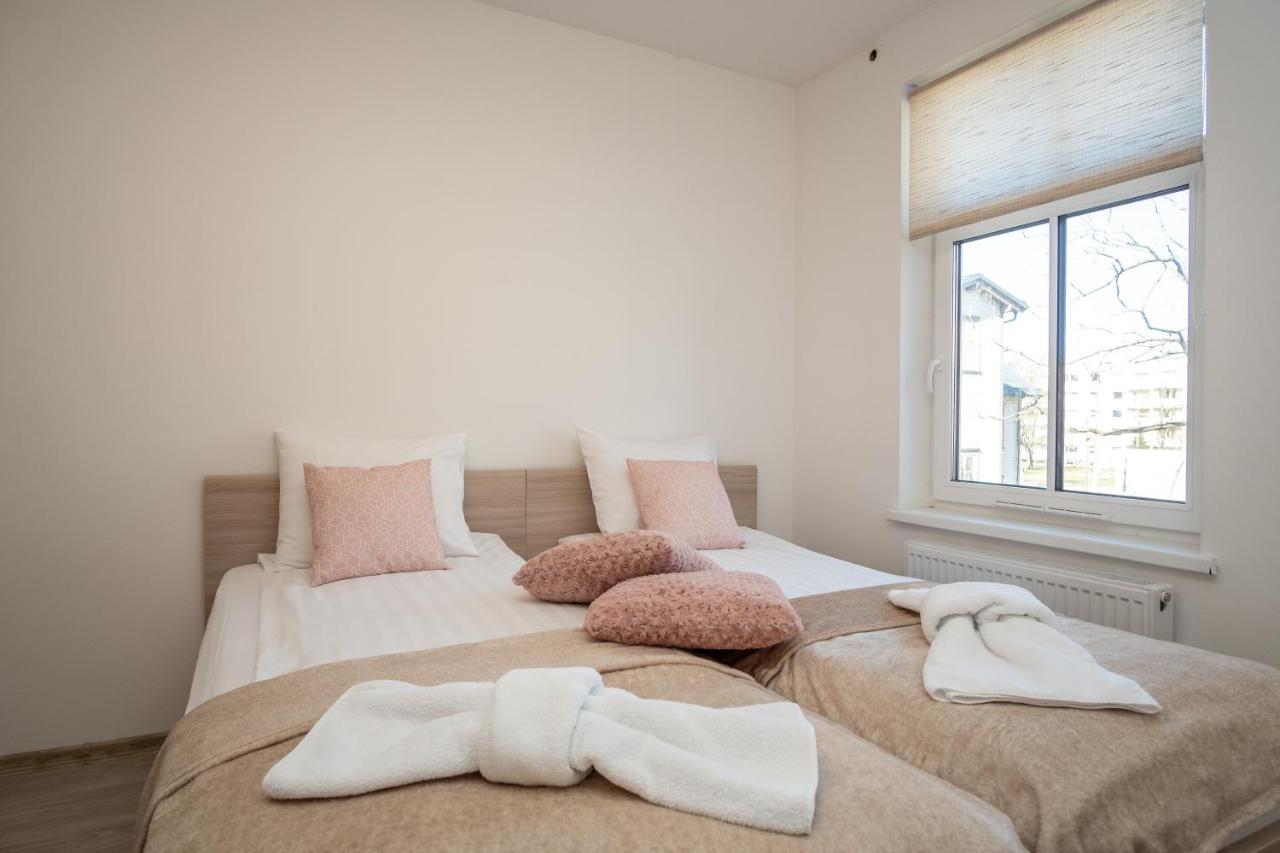 Contact Free Apartments With Free Parking Талин Екстериор снимка